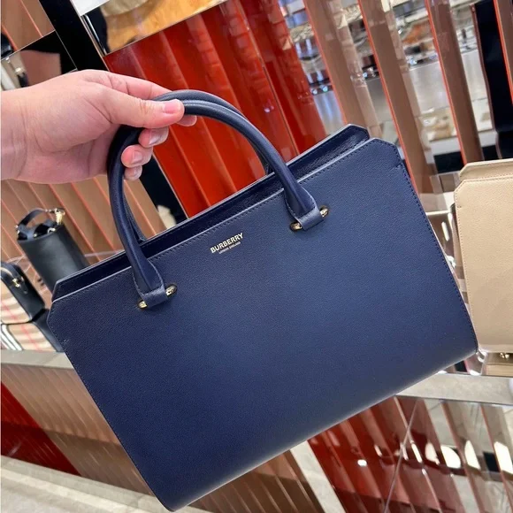 Burberry Banwell Tote navy Leather Shoulder Bag New